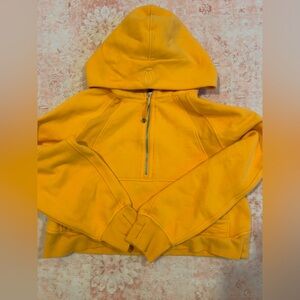 Lululemon Scuba
Size xs/s
Color clementine, not sold anymore
Great condition